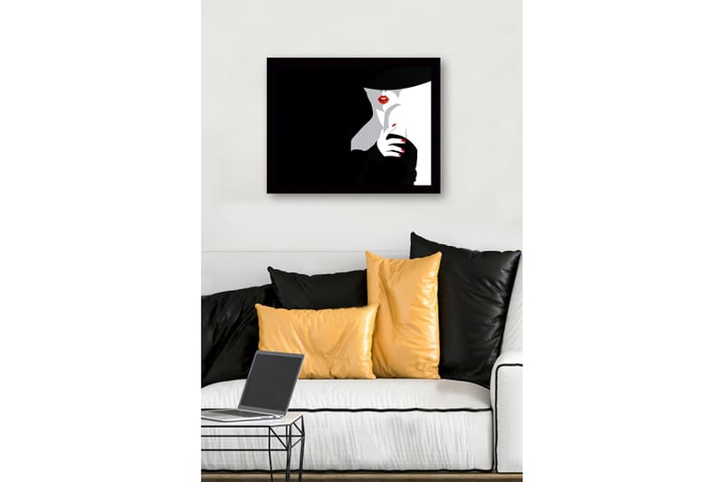 Inramad Canvastavla i trä - 41x56 cm - Sensuell kvinna med röd läppstift och svart hatt - Svart / Vit / Röd - Inredning - Tavlor & konst