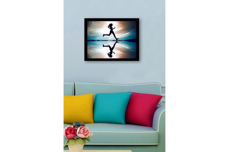 Inramad Canvastavla i trä - 41x56 cm - Silhuett av en löpare i rörelse över en spegelblanka yta - Mörkblå / Orange / Ljusblå - Inredning - Tavlor & konst