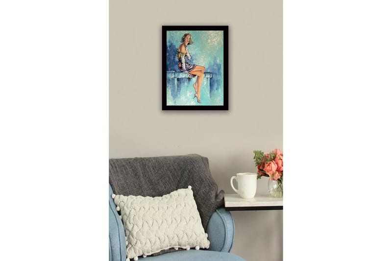 Inramad Canvastavla i trä - 41x56 cm - Sittande kvinna med eleganta kläder och en avslappnad pose - Blå / Hudton / Svart - Inredning - Tavlor & konst