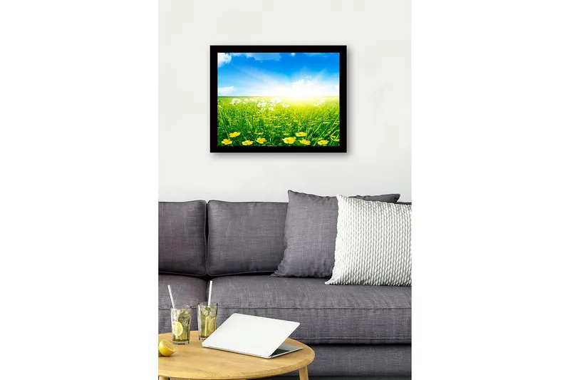 Inramad Canvastavla i trä - 41x56 cm - Solig äng med gula blommor och grönt gräs - Gult / Grönt / Blått - Inredning - Tavlor & konst