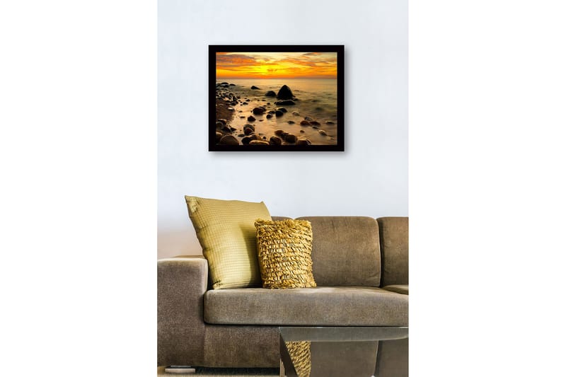 Inramad Canvastavla i trä - 41x56 cm - Solnedgång över en klippig strand med stilla vatten - Orange / Mörkgrå / Guld - Inredning - Tavlor & konst
