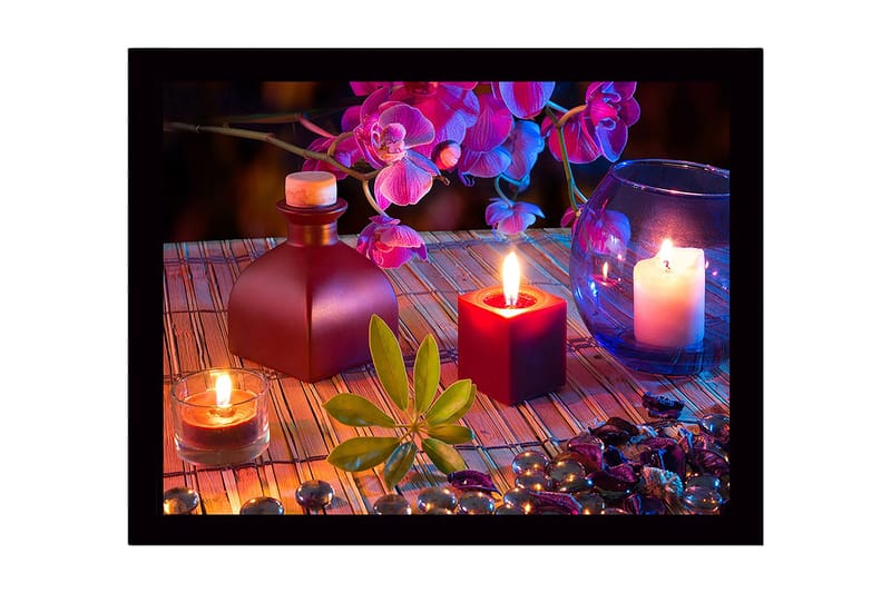 Inramad Canvastavla i trä - 41x56 cm - Stämningsfull komposition med ljus och blommor, Lila / Röd / Grön