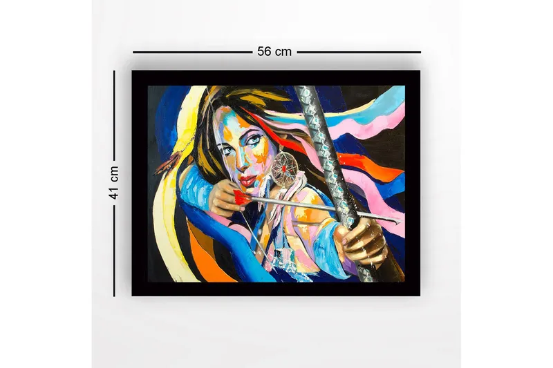 Inramad Canvastavla i trä - 41x56 cm - Starkt porträtt av en kvinna med en pilbåge och drömfångare - Blå / Rosa / Orange - Inredning - Tavlor & konst