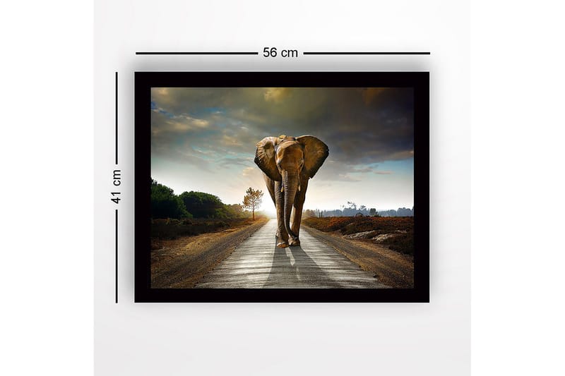 Inramad Canvastavla i trä - 41x56 cm - Storslagen elefant som går längs en väg i en dramatisk landskapsmiljö - Grå / Brun / Grön - Inredning - Tavlor & konst