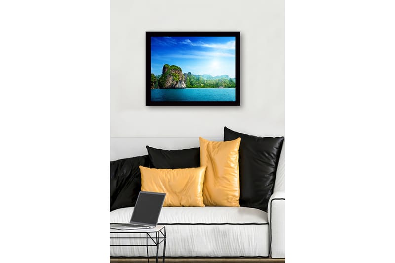 Inramad Canvastavla i trä - 41x56 cm - Storslagen kustlinje med klippformationer och grönskande vegetation - Blå / Grön / Vit - Inredning - Tavlor & konst