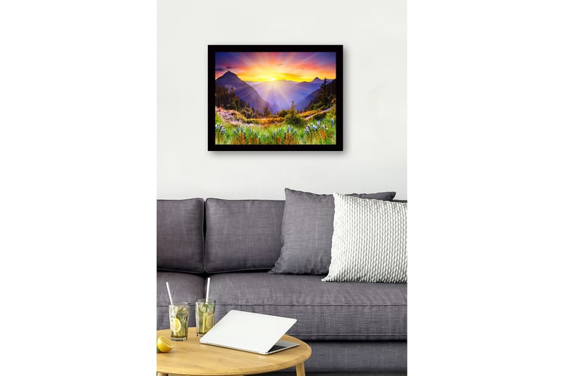Inramad Canvastavla i trä - 41x56 cm - Storslagen soluppgång över berg och dalar - Guld / Lila / Grön - Inredning - Tavlor & konst