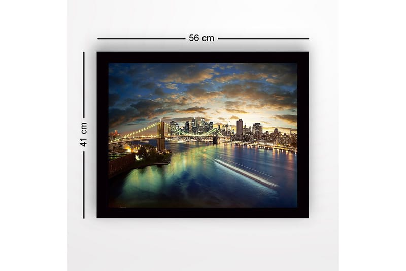 Inramad Canvastavla i trä - 41x56 cm - Storslagen vy över en stad vid skymning med en bro som sträcker sig över vattnet - Blå / Guld / Grön - Inredning - Tavlor & konst