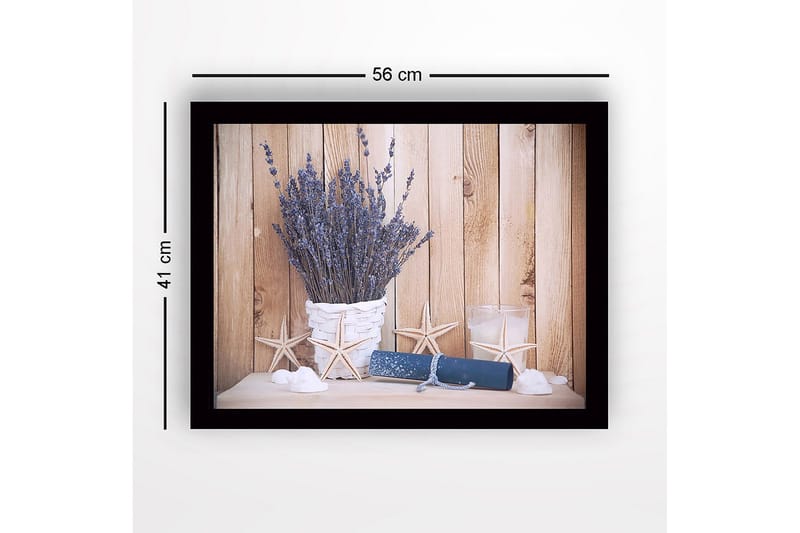Inramad Canvastavla i trä - 41x56 cm - Torkad lavendel i en vit korg med sjöstjärnor och en rulle papper - Lila / Vit / Blå - Inredning - Tavlor & konst