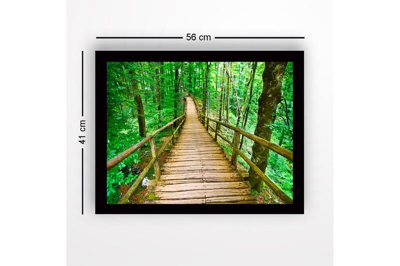 Inramad Canvastavla i trä - 41x56 cm - Träbro som slingrar sig genom en grönskande skog - Grön / Brun - Inredning - Tavlor & konst