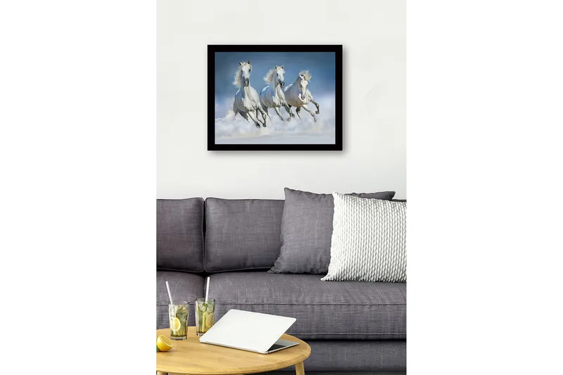 Inramad Canvastavla i trä - 41x56 cm - Tre vita hästar som galopperar genom vatten - Vit / Ljusblå - Inredning - Tavlor & konst
