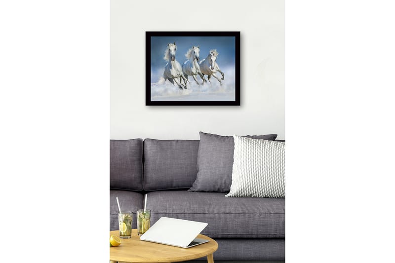 Inramad Canvastavla i trä - 41x56 cm - Tre vita hästar som galopperar genom vatten - Vit / Ljusblå - Inredning - Tavlor & konst