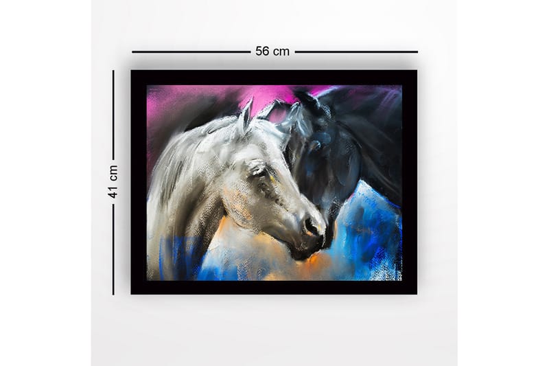 Inramad Canvastavla i trä - 41x56 cm - Två hästar i kontrasterande färger, en vit och en svart, som möts i en dynamisk komposition - Vit / Svart / Blå - Inredning - Tavlor & konst