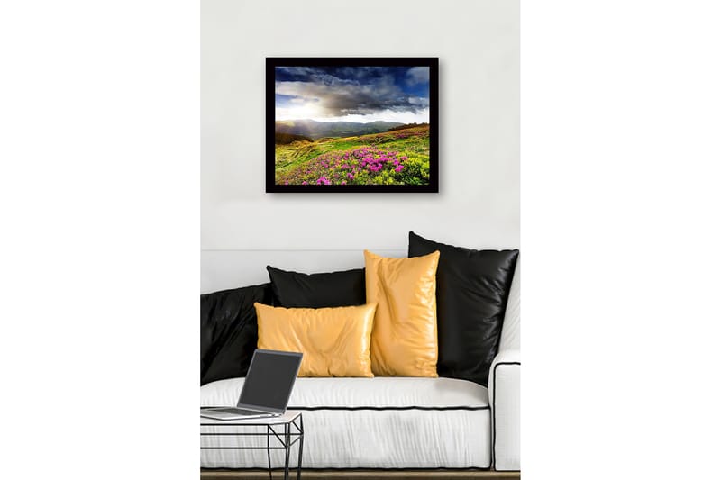 Inramad Canvastavla i trä - 41x56 cm - Vacker fjällandskap med blomstrande ängar - Grön / Rosa / Blå - Inredning - Tavlor & konst
