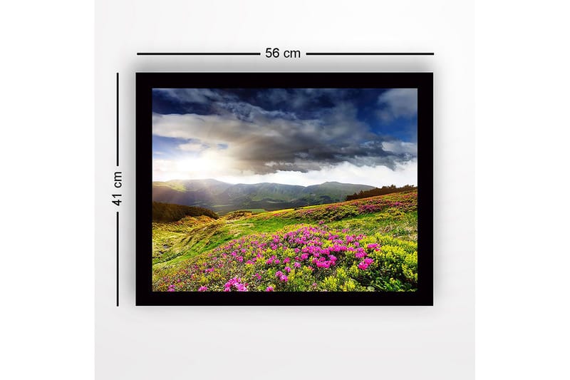 Inramad Canvastavla i trä - 41x56 cm - Vacker fjällandskap med blomstrande ängar - Grön / Rosa / Blå - Inredning - Tavlor & konst