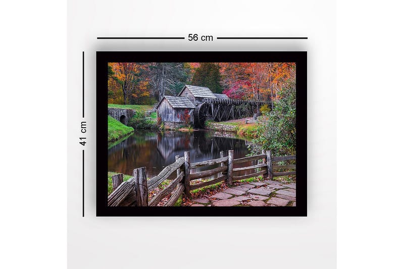 Inramad Canvastavla i trä - 41x56 cm - Vacker kvarn vid en spegelblanka sjö omgiven av höstfärger - Grön / Orange / Brun - Inredning - Tavlor & konst
