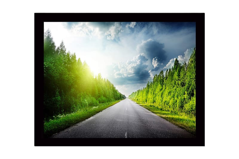 Inramad Canvastavla i trä - 41x56 cm - Vacker landsväg omgiven av grönskande träd och en ljus himmel - Grön / Blå / Gul - Inredning - Tavlor & konst