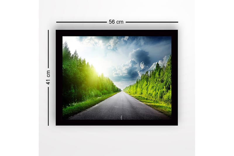 Inramad Canvastavla i trä - 41x56 cm - Vacker landsväg omgiven av grönskande träd och en ljus himmel - Grön / Blå / Gul - Inredning - Tavlor & konst