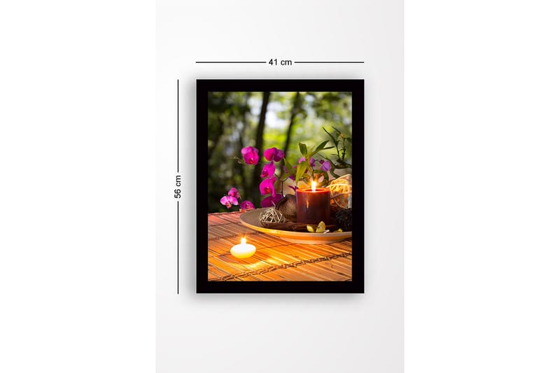 Inramad Canvastavla i trä - 41x56 cm - Vacker samling av blommor och ljus på en träskiva - Lila / Mörkröd / Beige - Inredning - Tavlor & konst