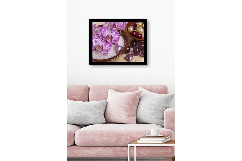 Inramad Canvastavla i trä - 41x56 cm - Vacker samling av orkidéer och dekorationer i skålar - Lila / Vit / Grön - Inredning - Tavlor & konst