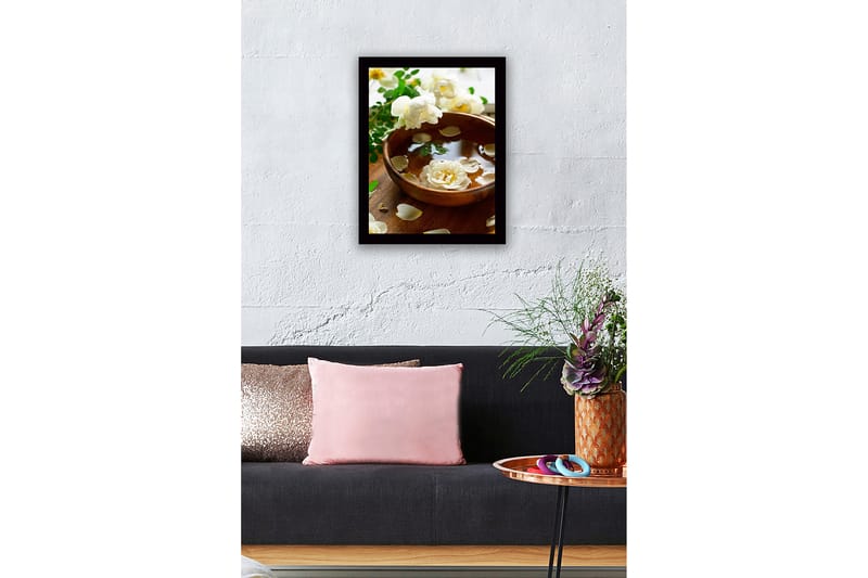 Inramad Canvastavla i trä - 41x56 cm - Vacker skål med flytande blommor och kronblad - Vit / Grön / Brun - Inredning - Tavlor & konst