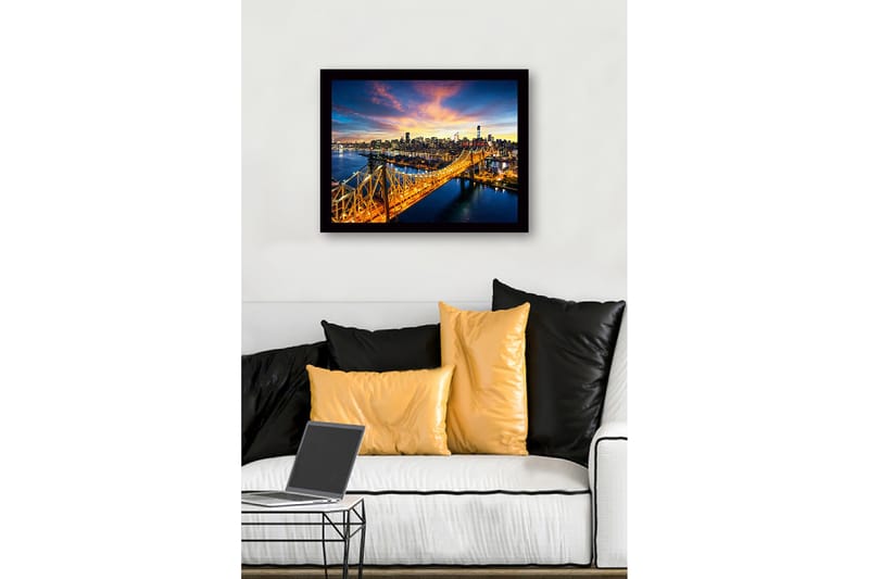 Inramad Canvastavla i trä - 41x56 cm - Vacker stadsbild av en bro med en glittrande skyline i bakgrunden - Guld / Blå / Rosa - Inredning - Tavlor & konst