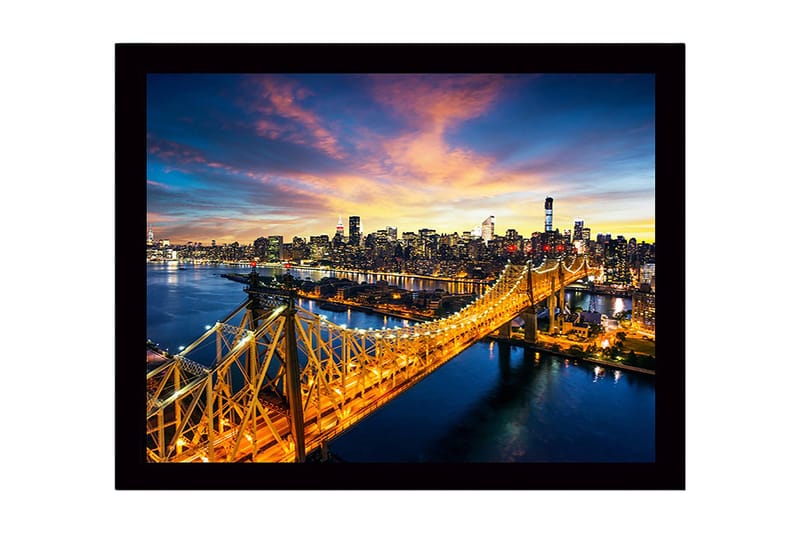Inramad Canvastavla i trä - 41x56 cm - Vacker stadsbild av en bro med en glittrande skyline i bakgrunden, Guld / Blå / Rosa