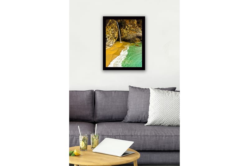 Inramad Canvastavla i trä - 41x56 cm - Vattenfall som rinner ner i en strandvik omgiven av klippor - Guld / Turkos / Grå - Inredning - Tavlor & konst