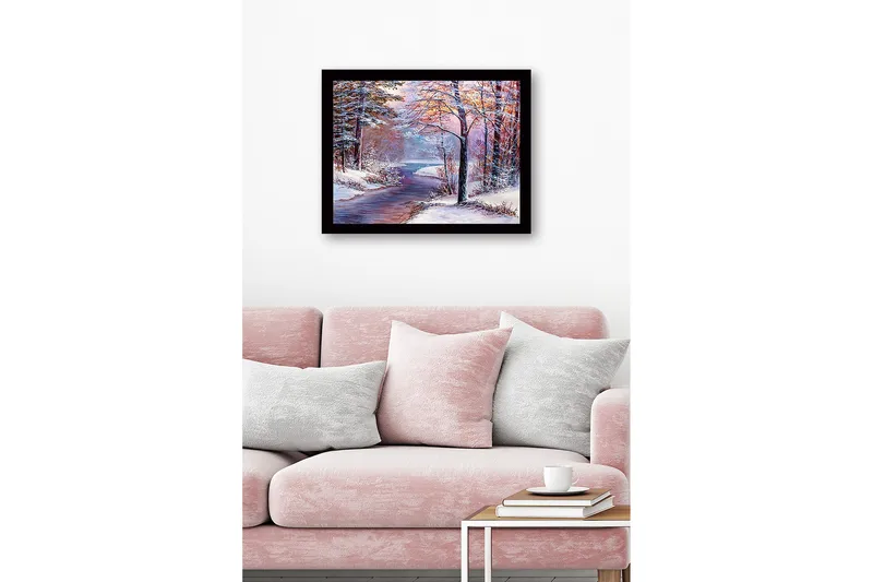 Inramad Canvastavla i trä - 41x56 cm - Vinterlandskap med en fridfull flod och snöklädda träd - Blå / Vit / Rosa - Inredning - Tavlor & konst