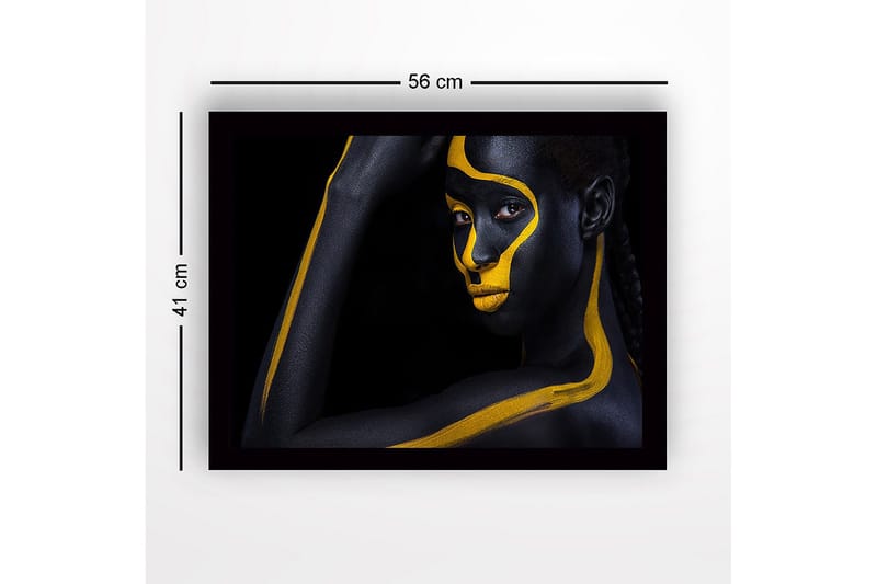 Inramad Canvastavla i trä - 41x56 cm - Porträtt av en person med svart och gul kroppsmålning - Svart / Gul - Inredning - Tavlor & konst