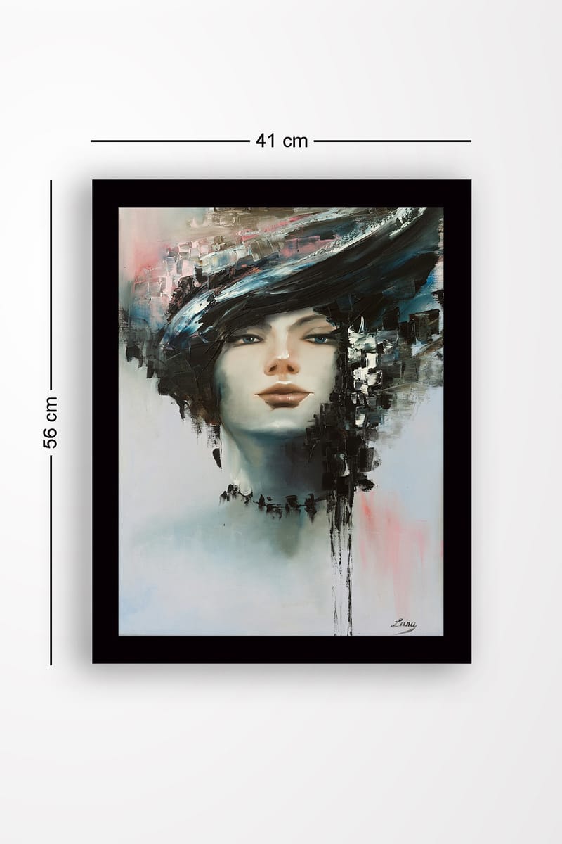 Inramad Canvastavla i trä - 41x56 cm - Porträtt av en kvinna med en dramatisk frisyr - Svart / Hudton / Ljusblå - Inredning - Tavlor & konst