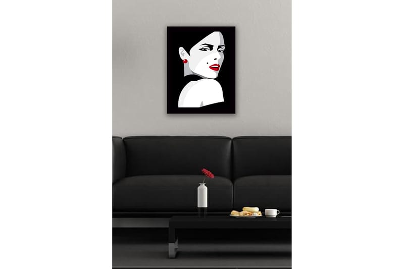 Inramad Canvastavla i trä - 41x56 cm - Porträtt av en kvinna med dramatisk blick och röd läppstift - Röd / Svart / Grå - Inredning - Tavlor & konst