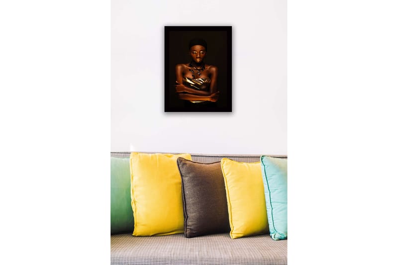 Inramad Canvastavla i trä - 41x56 cm - Porträtt av en kvinna med guldiga detaljer och en elegant pose - Guld / Mörkbrun / Svart - Inredning - Tavlor & konst