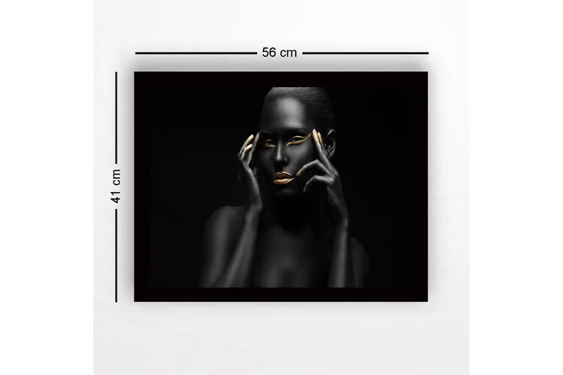 Inramad Canvastavla i trä - 41x56 cm - Porträtt av en kvinna med svart hud och guldiga detaljer - Svart / Guld - Inredning - Tavlor & konst