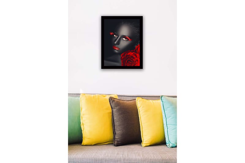 Inramad Canvastavla i trä - 41x56 cm - Porträtt av kvinna med svart hud och röda detaljer - Röd / Svart - Inredning - Tavlor & konst