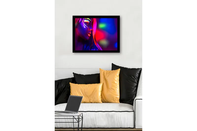 Inramad Canvastavla i trä - 41x56 cm - Porträtt av en kvinna med neonfärgad sminkning och ljusa färger - Lila / Rosa / Grön - Inredning - Tavlor & konst