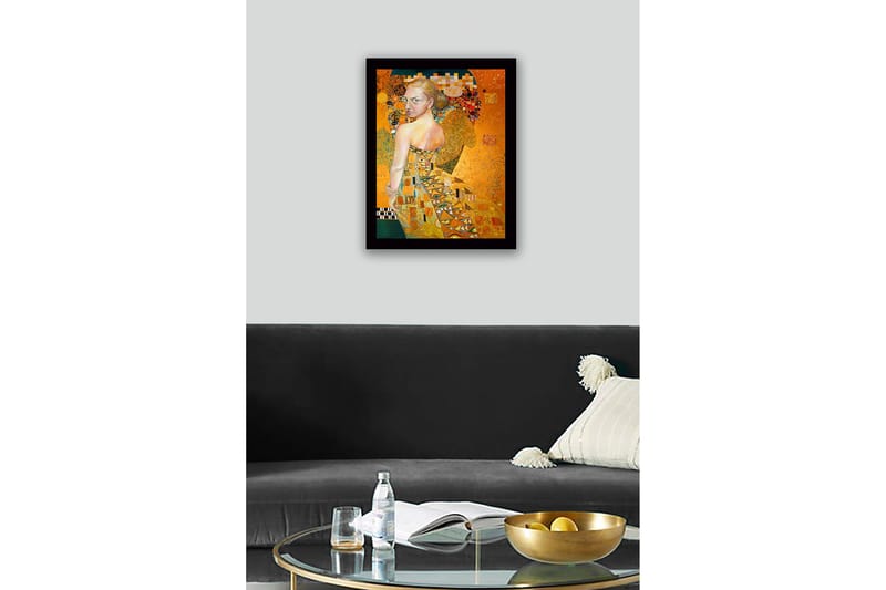 Inramad Canvastavla i trä - 41x56 cm - Porträtt av en kvinna med en gyllene klänning och detaljerade mönster - Guld / Beige / Grön - Inredning - Tavlor & konst
