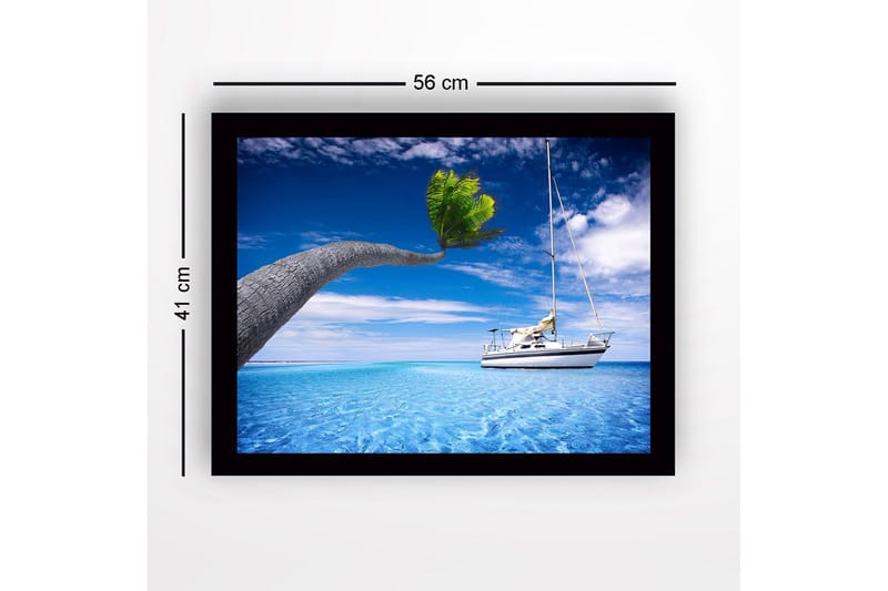 Inramad Canvastavla i trä - 41x56 cm - Palmträd som sträcker sig över en segelbåt i klart blått vatten - Blå / Grön / Vit - Inredning - Tavlor & konst