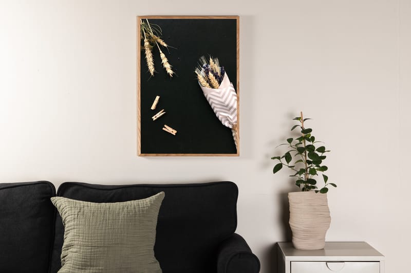 Poster Flowers on table 30x40 cm - Svart/Beige - Inredning - Tavlor & konst - Posters & prints