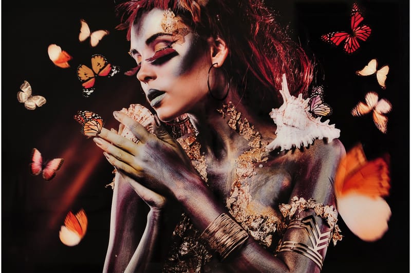 Tavla Woman with butterflies brown - 120x80 cm - Tavlor & konst