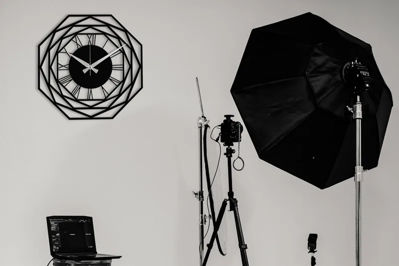 Achterdis Väggklocka, Svart