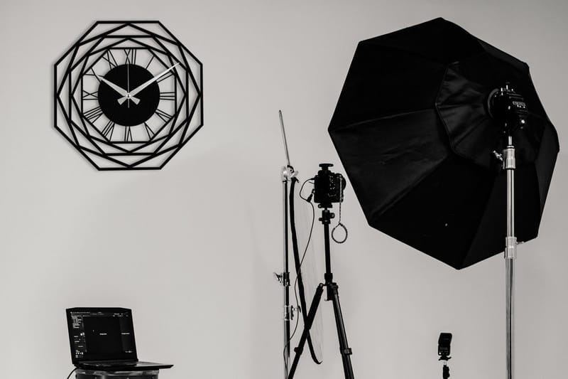 Achterdis Väggklocka, Svart