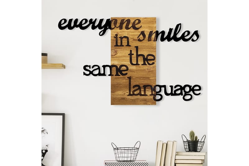 Everyone Smiles in The Same Language Väggdekor - Svart/Valnöt - Inredning - Väggdekor - Skylt - Plåtskyltar