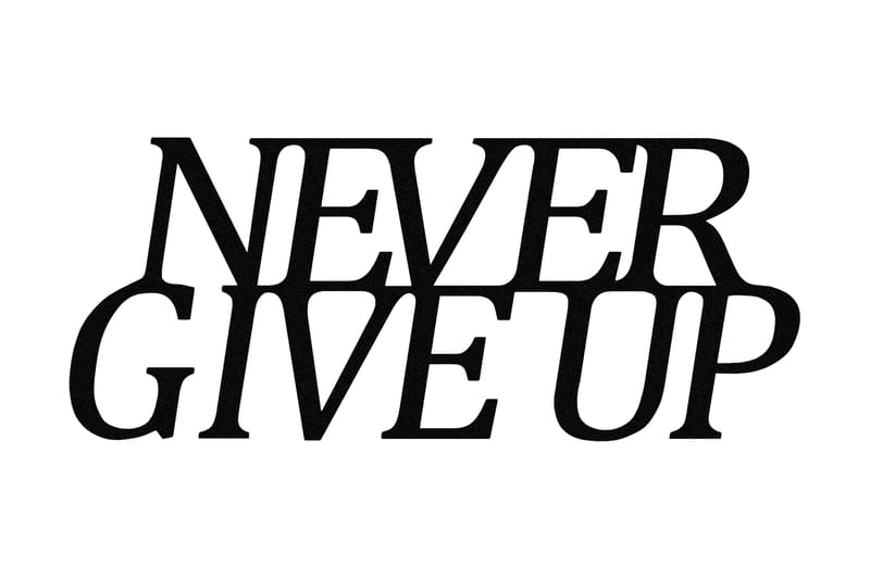 Never Give Up Väggdekor - Svart - Inredning - Väggdekor - Skylt - Plåtskyltar