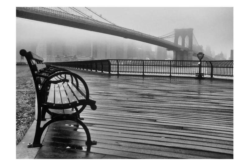 Fototapet A Foggy Day On The Brooklyn Bridge 100x70 - Artgeist sp. z o. o. - Inredning - Väggdekor - Tapet & tapettillbehör - Fototapet