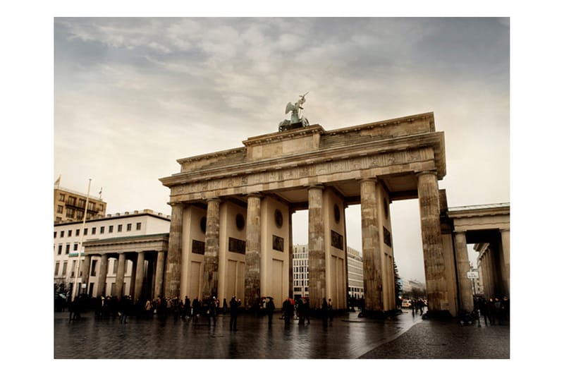 Fototapet Turister Nära Brandenburger Tor 250x193 - Artgeist sp. z o. o. - Inredning - Väggdekor - Tapet & tapettillbehör - Fototapet