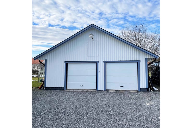 Garageport med motor 2,4 m - Hus & renovering - Garage & verkstad - Garageportar - Fjärrkontroll garageport