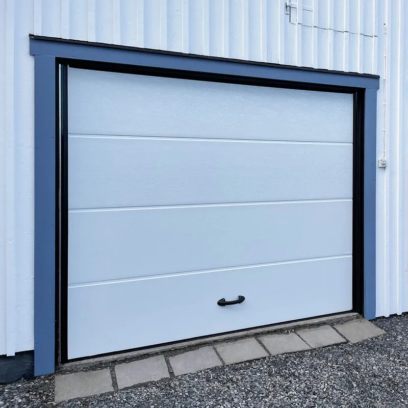 Garageport med motor 2,4 m - Hus & renovering - Garage & verkstad - Garageportar - Fjärrkontroll garageport