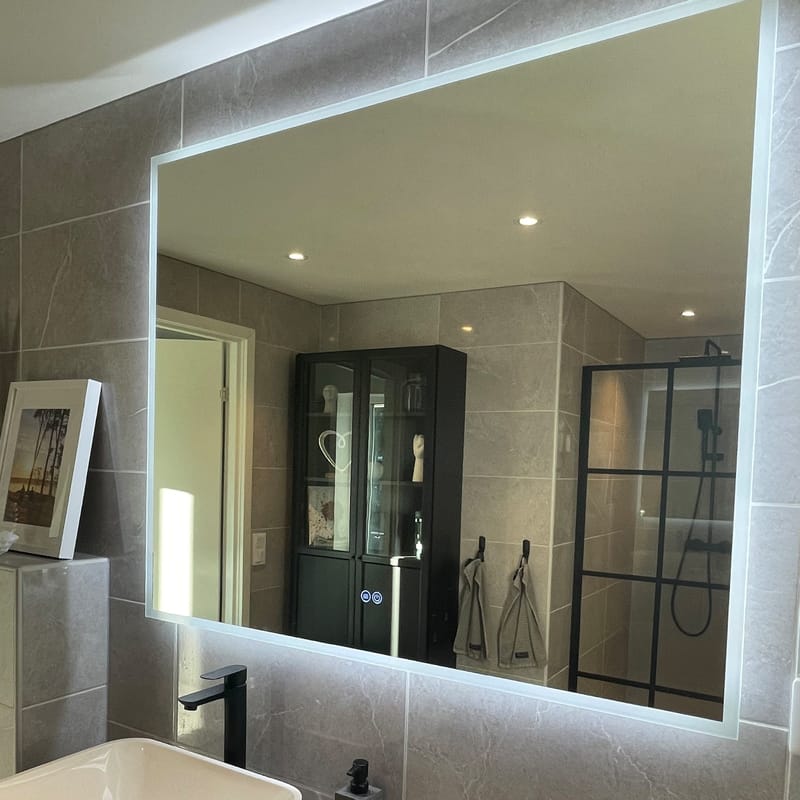 Badrumsspegel 120x100 cm med LED-belysning och anti-fog - Hus & renovering - Kök & bad - Badrum - Badrumsmöbler & badrumsinredning - Spegelskåp badrum