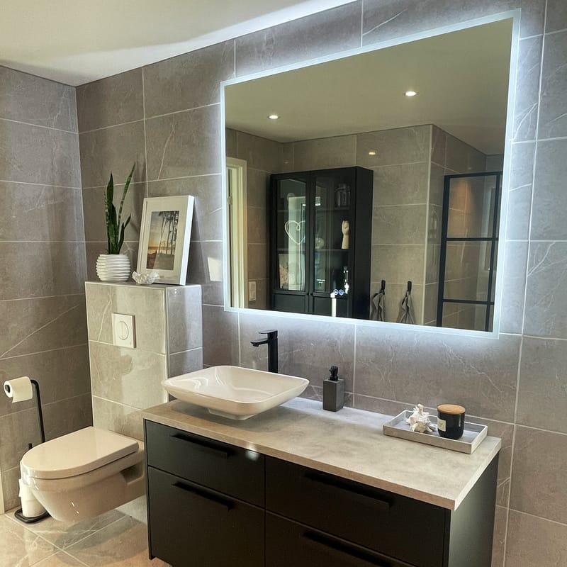 Badrumsspegel 120x100 cm med LED-belysning och anti-fog - Hus & renovering - Kök & bad - Badrum - Badrumsmöbler & badrumsinredning - Spegelskåp badrum