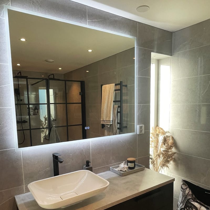 Badrumsspegel 120x100 cm med LED-belysning och anti-fog - Hus & renovering - Kök & bad - Badrum - Badrumsmöbler & badrumsinredning - Spegelskåp badrum